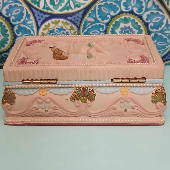 Vintage Sculpted Resin Jewelry Box With Cherub Design - Picture 8 of 14
